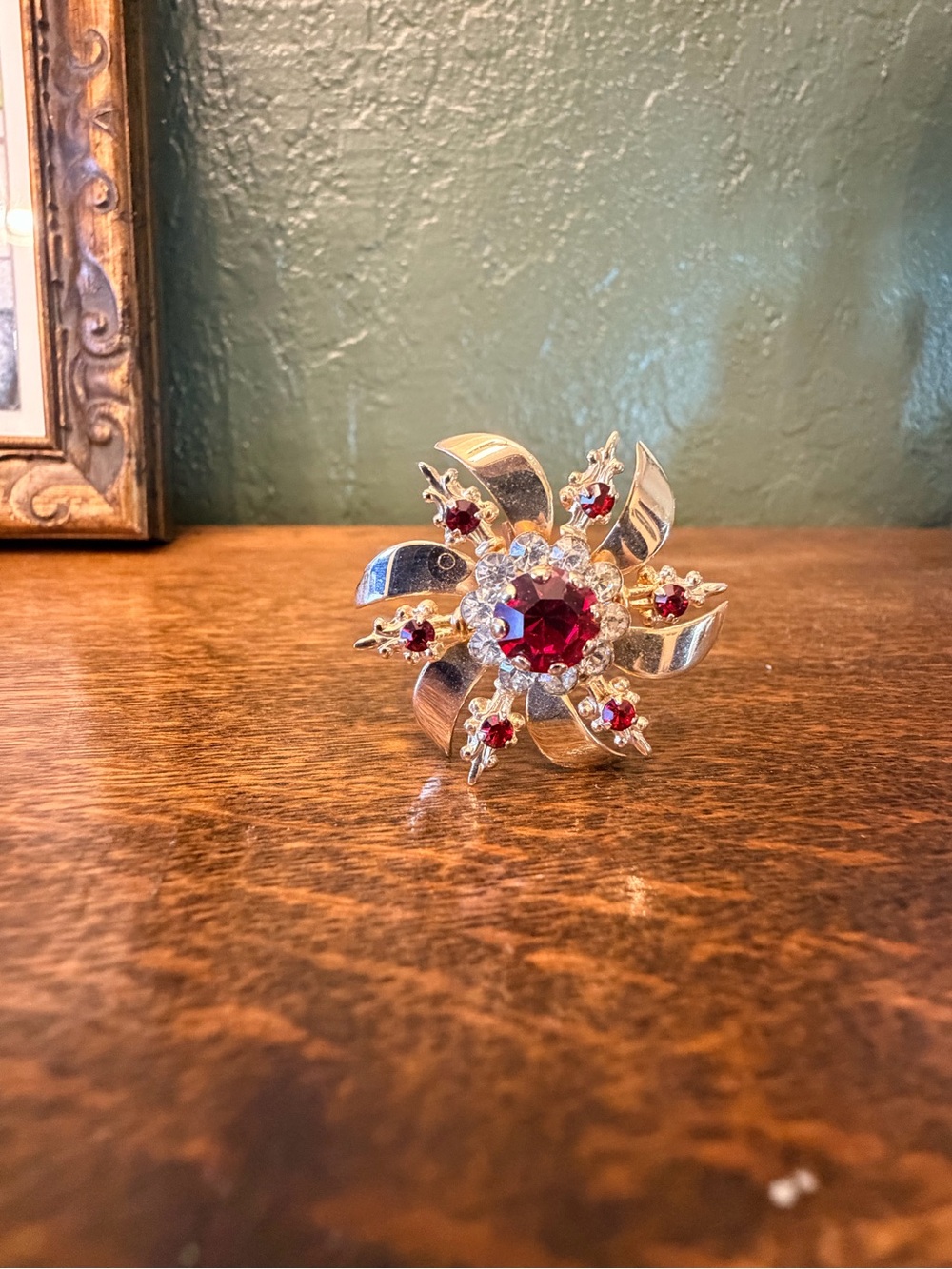 Vintage Gold Tone Ruby Red Rhinestone Pinwheel Starburst Brooch Pin